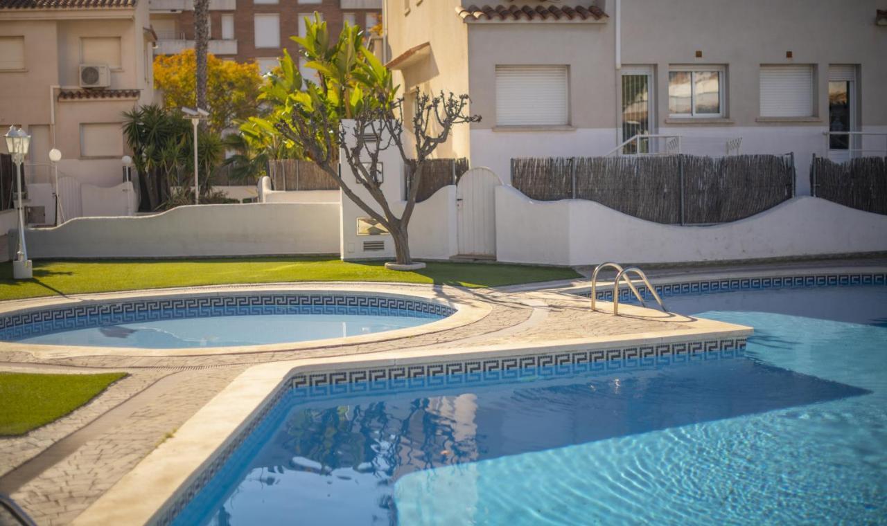 R142 Manila Resort Central Calafell Esterno foto
