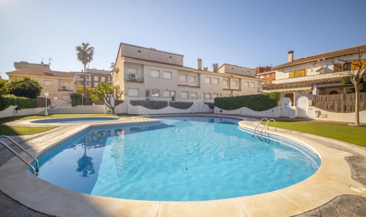 R142 Manila Resort Central Calafell Esterno foto